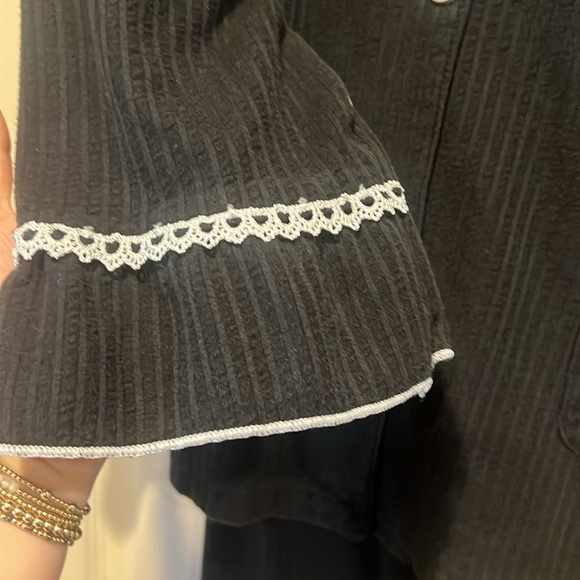 Feminine Black & White Lace-Trimmed Ruffled 2-Piece PJ Set - Picture 6 of 9